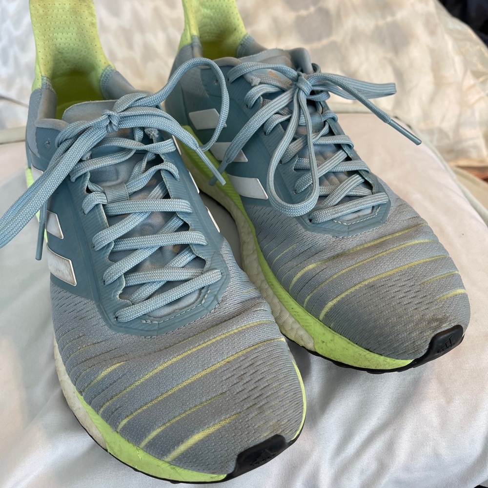Adidas Continental tennis shoes